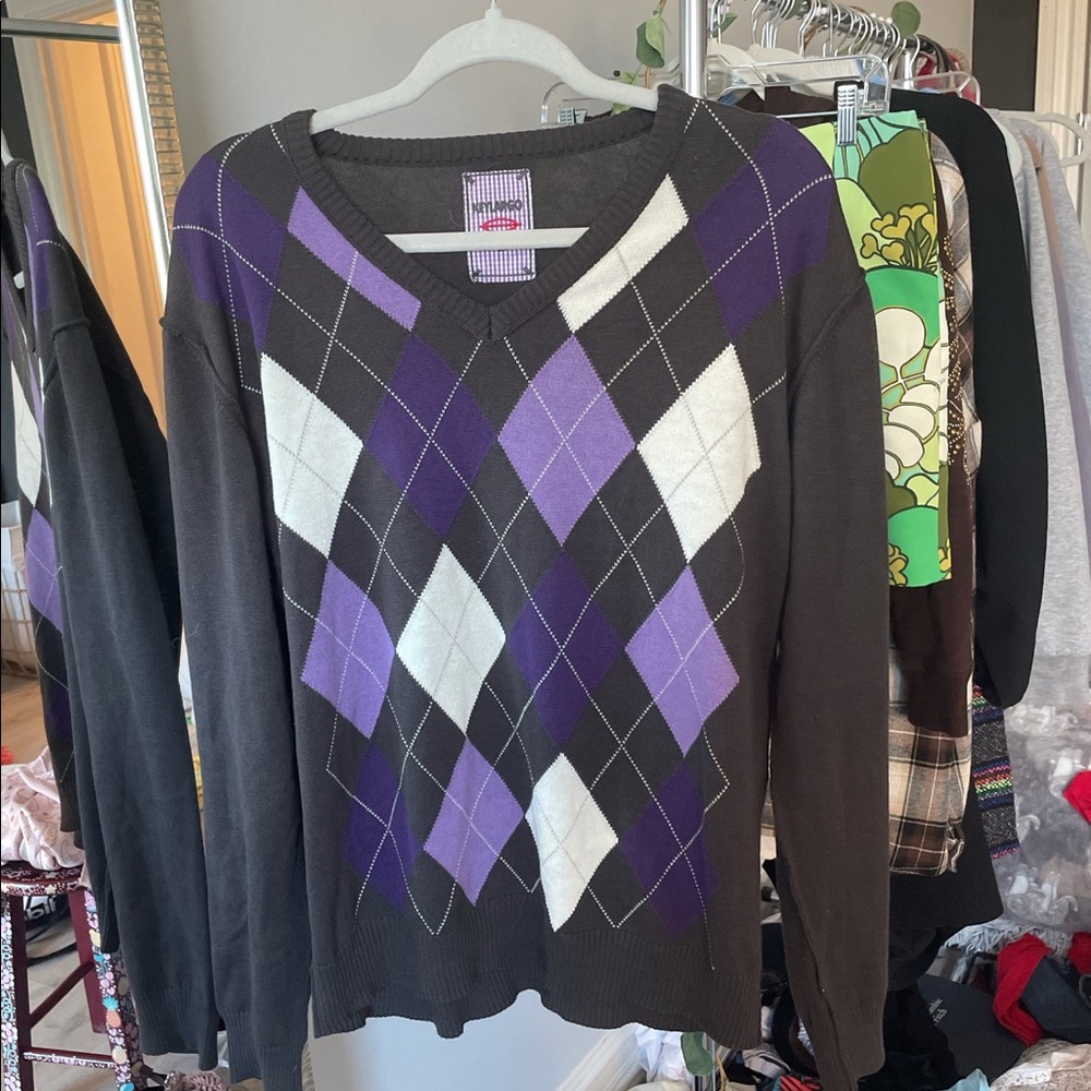super cute vintage argyle sweater
